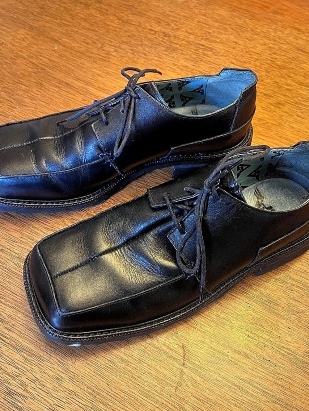 John Fluevog, Men’s 8.5 7th Heaven 240 Black Leather Lace-Up Shoes